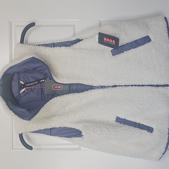 Bass Outdoor Jackets & Blazers - BASS OUTDOOR Womens White Reversible Sherpa Sleeveless Puffer Vest NWT $79 Sz M